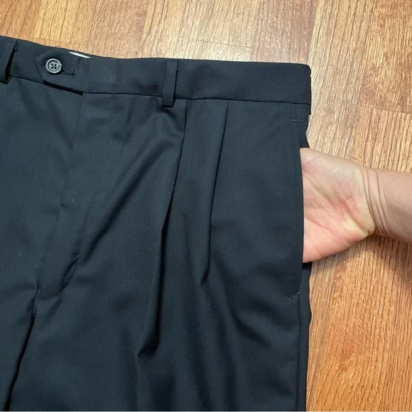 NWT Lauren Ralph Lauren Navy Classic Fit Total Comfort Pleated Dress Pants NWT Lauren Ralph Lauren Navy Classic Fit Total Comfort Pleated Dress Pants